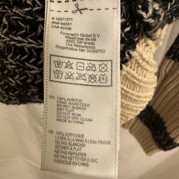 Brand: Forever 21 Size M Striped Sweater - Picture 3 of 4